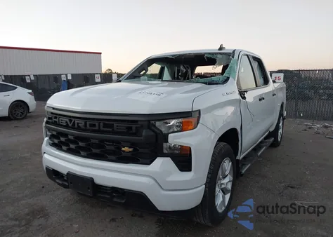 2024 Chevrolet Silverado 1500 4Wd Short Bed Custom z USA, uszkodzony, nr VIN 1GCPDBEK7RZ265399